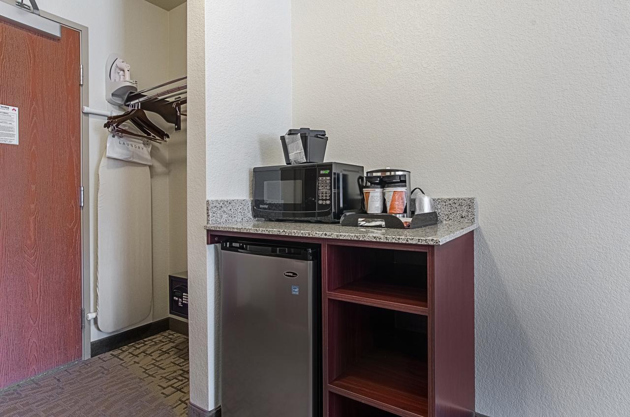 Cobblestone Inn&Suites - Guernsey Extérieur photo