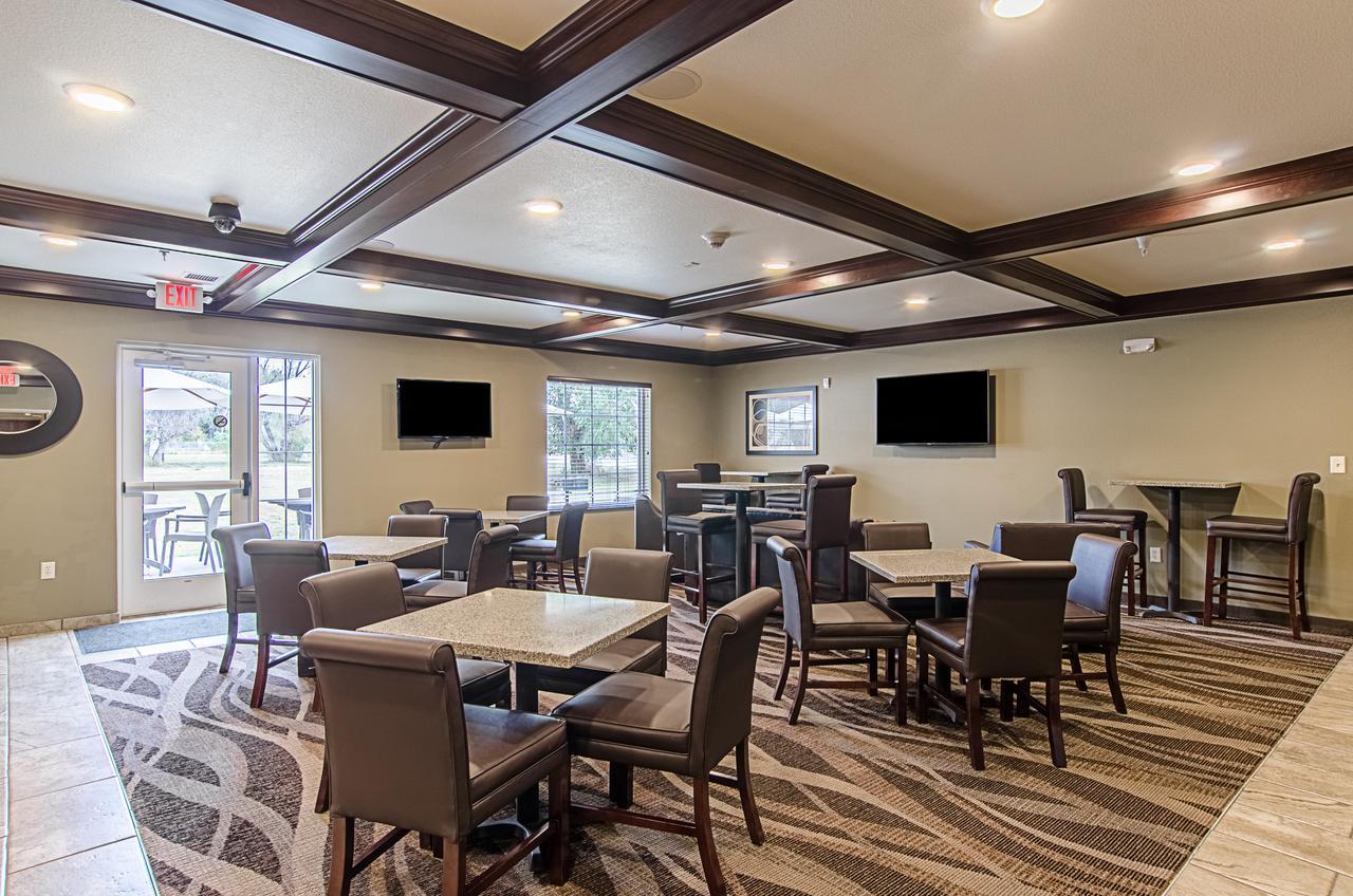 Cobblestone Inn&Suites - Guernsey Extérieur photo